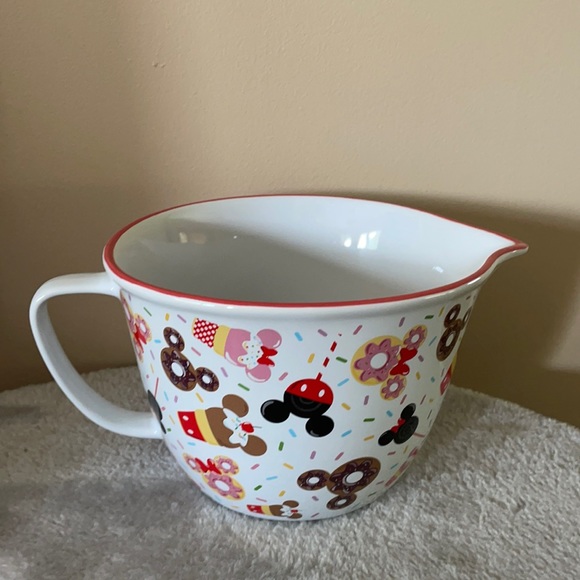 Disney snack large mixing bowl NWT